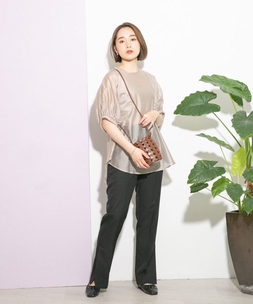 UR Lab.（アーバンリサーチラボ）の「チョウチンスリーブブラウス（シャツ/ブラウス・レディース・チャコールグレー/ピンク/ライトベージュ・FREE）」の11枚目の写真