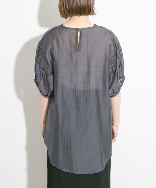 UR Lab.（アーバンリサーチラボ）の「チョウチンスリーブブラウス（シャツ/ブラウス・レディース・チャコールグレー/ピンク/ライトベージュ・FREE）」の17枚目の写真