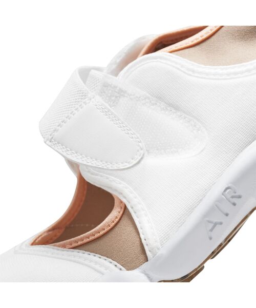 NIKE(ナイキ)の「ナイキ エア リフト ウィメンズシューズ / スニーカーサンダル / Nike Air Rift Women's Shoe(サンダル・レディース・ホワイト・26/29/24/25/28/23/27)」の9枚目の写真