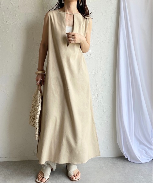 She's Closet(シーズクローゼット)の「リネンコットン前後2way深Vネックノースリーブロングワンピース(ワンピース・レディース・ブラック/ベージュ/ブラウン/キナリ・FREE)」の4枚目の写真