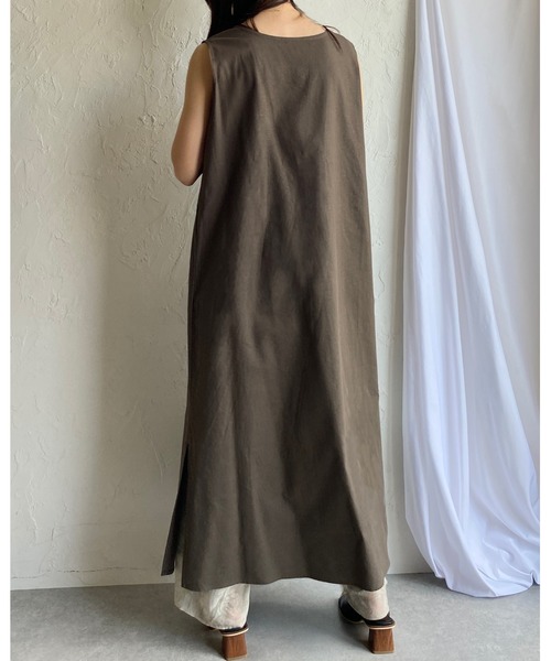 She's Closet(シーズクローゼット)の「リネンコットン前後2way深Vネックノースリーブロングワンピース(ワンピース・レディース・ブラック/ベージュ/ブラウン/キナリ・FREE)」の6枚目の写真