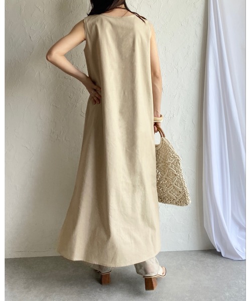 She's Closet(シーズクローゼット)の「リネンコットン前後2way深Vネックノースリーブロングワンピース(ワンピース・レディース・ブラック/ベージュ/ブラウン/キナリ・FREE)」の8枚目の写真