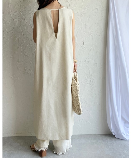 She's Closet(シーズクローゼット)の「リネンコットン前後2way深Vネックノースリーブロングワンピース(ワンピース・レディース・ブラック/ベージュ/ブラウン/キナリ・FREE)」の15枚目の写真