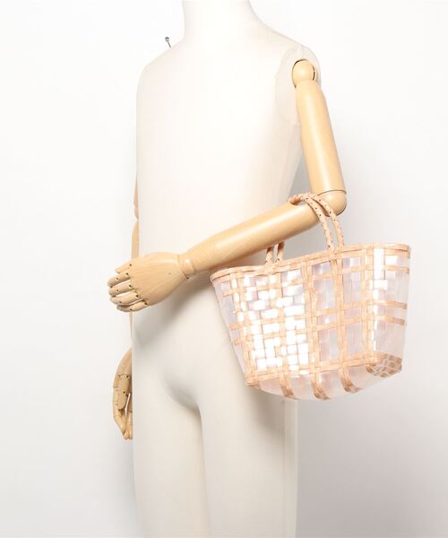 Bab（バブ）の「【WEB限定】ナチュラルクリア編みミニバッグ（かごバッグ・レディース・ベージュ/ミント・ONESIZE）」の14枚目の写真