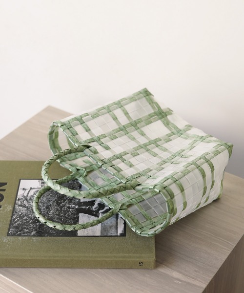 Bab（バブ）の「【WEB限定】ナチュラルクリア編みミニバッグ（かごバッグ・レディース・ベージュ/ミント・ONESIZE）」の8枚目の写真