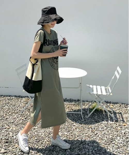 mayblue（メイブルー）の「MAYBLUE フロントプリントスリットワンピース（ワンピース・レディース・カーキ・FREE）」の7枚目の写真