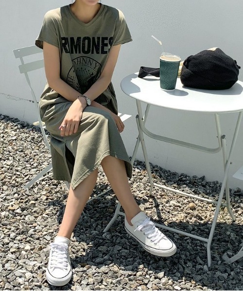 mayblue（メイブルー）の「MAYBLUE フロントプリントスリットワンピース（ワンピース・レディース・カーキ・FREE）」の4枚目の写真