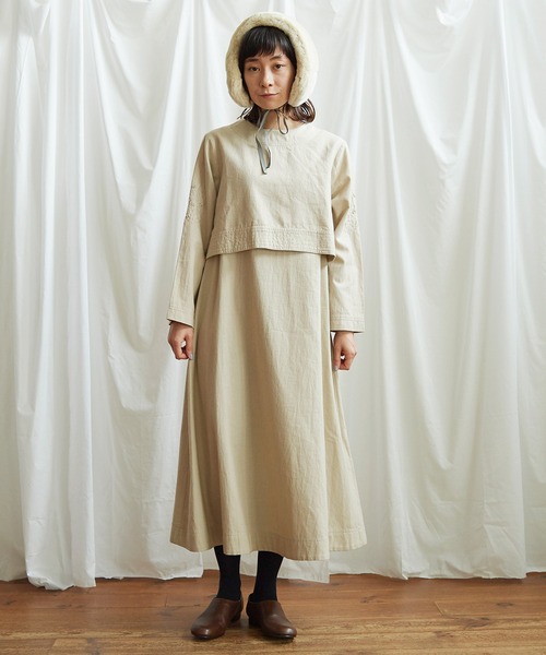 Lene(レネ)の「フラワーステッチ刺繍 セットアップワンピース(ワンピース・レディース・ベージュ/カーキ・FREE)」の1枚目の写真