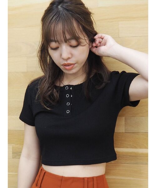 EVRIS（エヴリス）の「ヘンリークロップドTEE（Tシャツ/カットソー・レディース・ホワイト/ブラック/ブルー/パープル・FREE）」の3枚目の写真