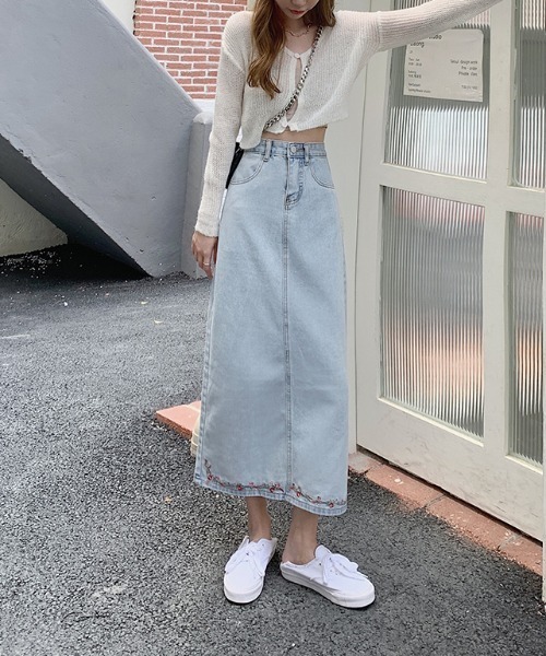 ABITOKYO（アビトーキョー）の「裾刺繍バックスリットAラインデニムスカート（デニムスカート・レディース・ライトブルー・S/M/L）」の7枚目の写真