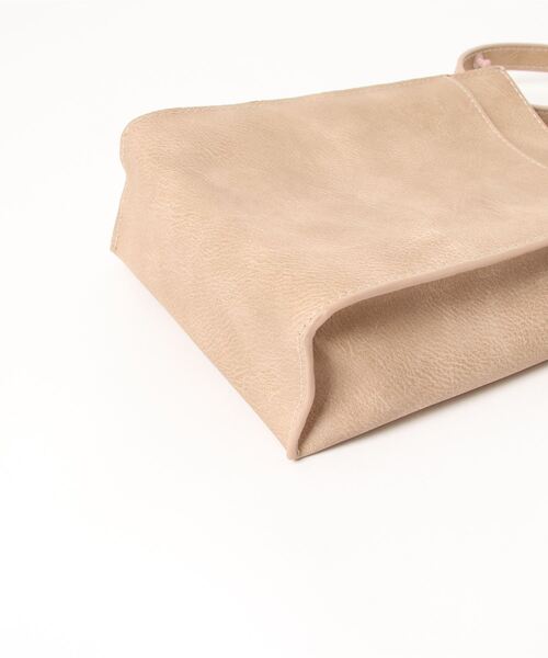 RiNc （リンク）の「【 Pisoraro / ピソラロ 】 スターチャーム スマホ ポシェット（ショルダーバッグ・レディース・ライトグレー/ブラック/ベージュ・FREE）」の6枚目の写真