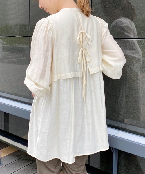 mysty woman（ミスティウーマン）の「レイヤードチュニックシャツ 229077（シャツ/ブラウス・レディース・オフホワイト/チャコール/イエロー系・FREE）」の2枚目の写真