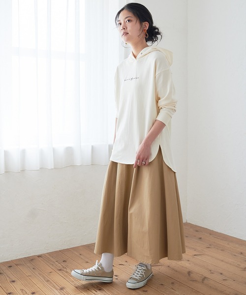 KANGOL EXTRA COMFORT(カンゴールエクストラコンフォート)の「【KANGOL EXTRA COMFORT(カンゴール エクストラコンフォート)】ロゴプリント サイドスリット オーバーサイズパーカー(パーカー・レディース・ブラック/チャコールグレー/ブルーグレー/オフホワイト・LL/L/M)」の2枚目の写真
