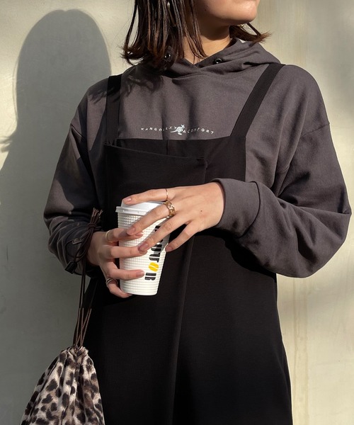 KANGOL EXTRA COMFORT(カンゴールエクストラコンフォート)の「【KANGOL EXTRA COMFORT(カンゴール エクストラコンフォート)】ロゴプリント サイドスリット オーバーサイズパーカー(パーカー・レディース・ブラック/チャコールグレー/ブルーグレー/オフホワイト・LL/L/M)」の4枚目の写真