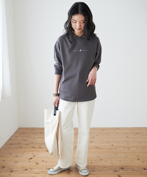 KANGOL EXTRA COMFORT(カンゴールエクストラコンフォート)の「【KANGOL EXTRA COMFORT(カンゴール エクストラコンフォート)】ロゴプリント サイドスリット オーバーサイズパーカー(パーカー・レディース・ブラック/チャコールグレー/ブルーグレー/オフホワイト・LL/L/M)」の15枚目の写真