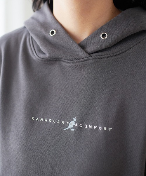 KANGOL EXTRA COMFORT(カンゴールエクストラコンフォート)の「【KANGOL EXTRA COMFORT(カンゴール エクストラコンフォート)】ロゴプリント サイドスリット オーバーサイズパーカー(パーカー・レディース・ブラック/チャコールグレー/ブルーグレー/オフホワイト・LL/L/M)」の5枚目の写真