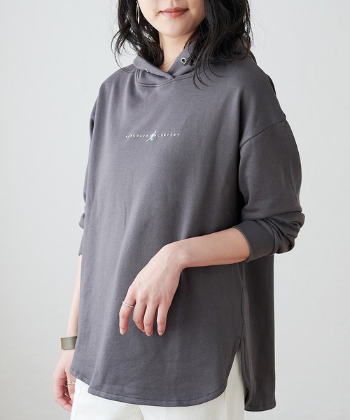 KANGOL EXTRA COMFORT(カンゴールエクストラコンフォート)の「【KANGOL EXTRA COMFORT(カンゴール エクストラコンフォート)】ロゴプリント サイドスリット オーバーサイズパーカー(パーカー・レディース・ブラック/チャコールグレー/ブルーグレー/オフホワイト・LL/L/M)」の18枚目の写真