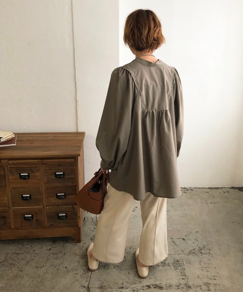 210nouve(トゥージュヌーブ)の「2WAYボリュームスリーブギャザーブラウス(シャツ/ブラウス・レディース・ホワイト/カーキ/ブラウン/ブラック・FREE)」の20枚目の写真
