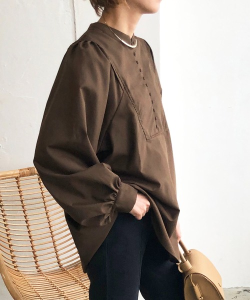 210nouve(トゥージュヌーブ)の「2WAYボリュームスリーブギャザーブラウス(シャツ/ブラウス・レディース・ホワイト/カーキ/ブラウン/ブラック・FREE)」の18枚目の写真