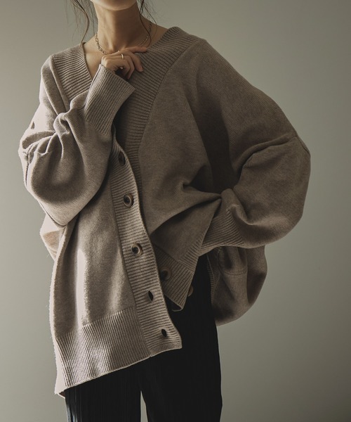 Fashion Letter(ファッションレター)の「Vネックオーバーニットカーディガン(カーディガン/ボレロ・レディース・アイボリー/ライトベージュ/ライトブラウン/ブラック・M)」の4枚目の写真