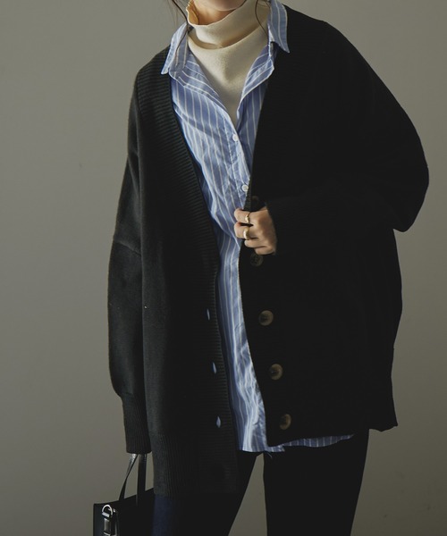 Fashion Letter(ファッションレター)の「Vネックオーバーニットカーディガン(カーディガン/ボレロ・レディース・アイボリー/ライトベージュ/ライトブラウン/ブラック・M)」の2枚目の写真