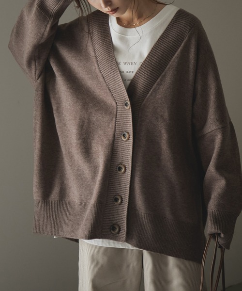 Fashion Letter(ファッションレター)の「Vネックオーバーニットカーディガン(カーディガン/ボレロ・レディース・アイボリー/ライトベージュ/ライトブラウン/ブラック・M)」の10枚目の写真
