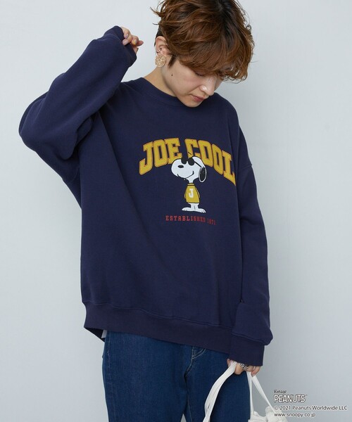 FREAK'S STORE(フリークスストア)の「▽【WEBオリジナル】PEANUTS/ピーナッツ JOECOOLカレッジプリントスウェット(スウェット・レディース・レッド/ネイビー/ベージュ/グリーン/グレー/ブラック・フリ-)」の5枚目の写真