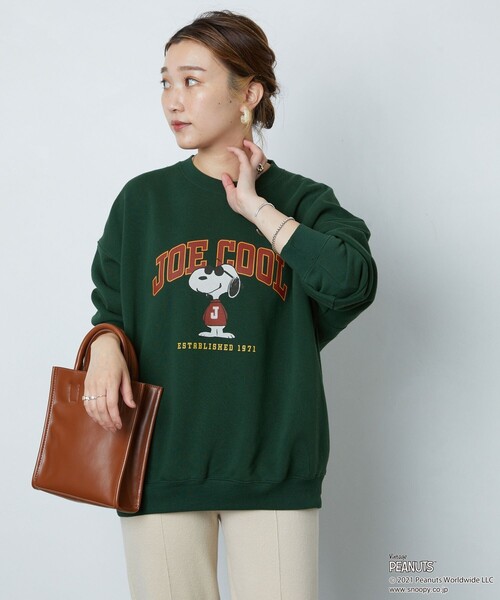 FREAK'S STORE(フリークスストア)の「▽【WEBオリジナル】PEANUTS/ピーナッツ JOECOOLカレッジプリントスウェット(スウェット・レディース・レッド/ネイビー/ベージュ/グリーン/グレー/ブラック・フリ-)」の4枚目の写真