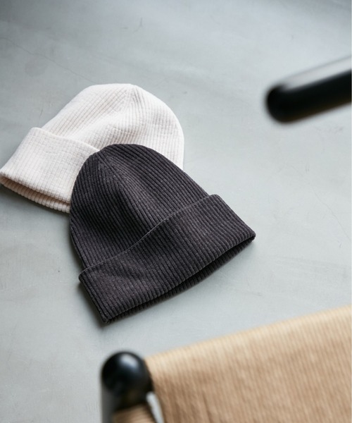 SALON adam et rope'（サロン アダム エ ロペ）の「【極上の肌ざわり】ニットキャップ -CreamyCotton /クリーミーコットン-（ニットキャップ/ビーニー・レディース・オフホワイト/チャコールグレー/パープル/マスタード・FREE）」の3枚目の写真