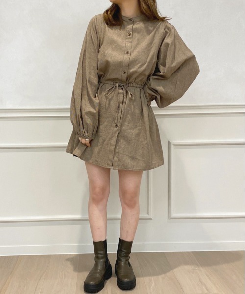 apres jour（アプレジュール）の「タック＆スリーブシャツ【ZOZOTOWN限定アイテム】（シャツ/ブラウス・レディース・ダークブラウン/ベージュ/アイボリー/ブラウン系その他・X-LARGE/フリー）」の4枚目の写真