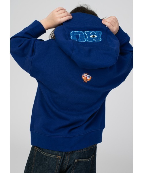 Design Tshirts Store graniph(デザイン ティーシャツ ストア グラニフ)の「ウーズマ・カッパ エンブロイダリー(モンスターズ)|キッズパーカー(パーカー・キッズ・ブルー・100/110/120/130/140)」の9枚目の写真