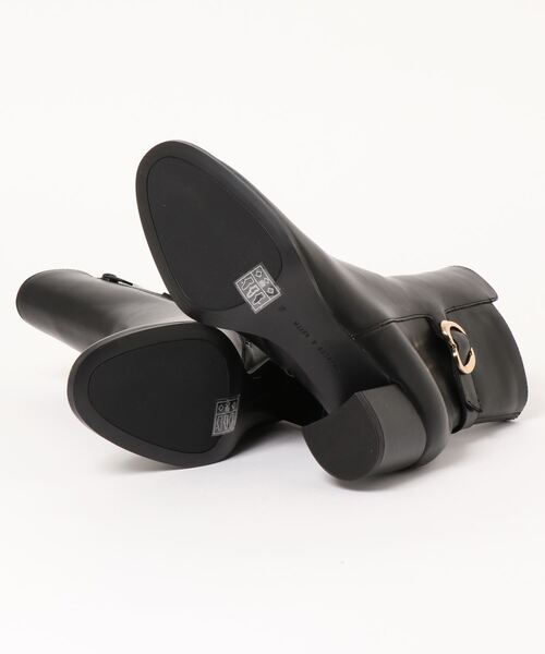 CHARLES & KEITH（チャールズ & キース）の「メタリックアクセント カーフブーツ / Metallic Accent Calf Boots（ブーツ・レディース・ブラック/ライトブラウン/バーガンディー・22.5cm/23cm/23.5cm/24.5cm/25cm/25.5cm）」の5枚目の写真