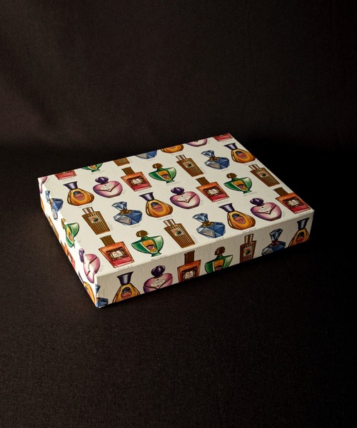 MILLION CARATS（ミリオンカラッツ）の「【GIFT】-ROSSI-イタリアンペーパー ギフトボックス(322×228×56)（ラッピングキット・レディース・レッド/オフホワイト/ピンク/ホワイト系その他/ホワイト・FREE）」の7枚目の写真