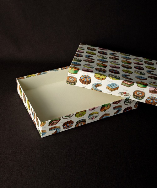 MILLION CARATS（ミリオンカラッツ）の「【GIFT】-ROSSI-イタリアンペーパー ギフトボックス(322×228×56)（ラッピングキット・レディース・レッド/オフホワイト/ピンク/ホワイト系その他/ホワイト・FREE）」の6枚目の写真