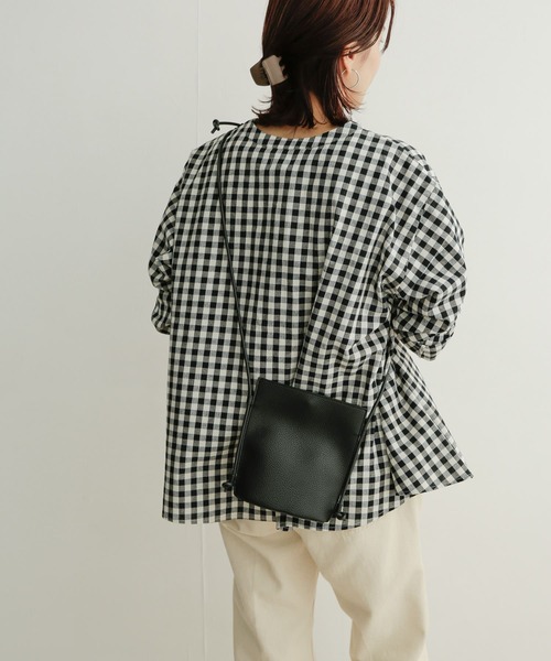 URBAN RESEARCH DOORS（アーバンリサーチドアーズ）の「ラバーストリングショルダーバッグ（ショルダーバッグ・レディース・ブラック/アイボリー・ONE）」の2枚目の写真