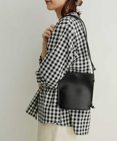 URBAN RESEARCH DOORS（アーバンリサーチドアーズ）の「ラバーストリングショルダーバッグ（ショルダーバッグ・レディース・ブラック/アイボリー・ONE）」の3枚目の写真