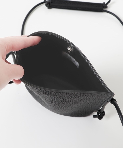 URBAN RESEARCH DOORS（アーバンリサーチドアーズ）の「ラバーストリングショルダーバッグ（ショルダーバッグ・レディース・ブラック/アイボリー・ONE）」の9枚目の写真