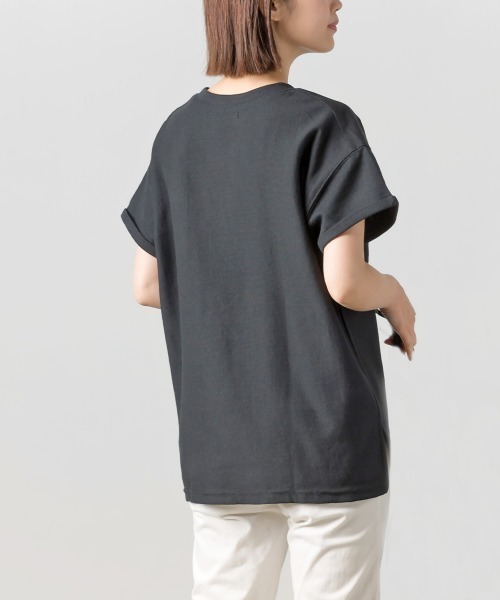 OMNES（オムネス）の「バスク生地 ロゴプリントフレンチスリーブTシャツ 半袖Tシャツ（Tシャツ/カットソー・レディース・ブラック/グレー/ホワイト/ネイビー・FREE）」の11枚目の写真