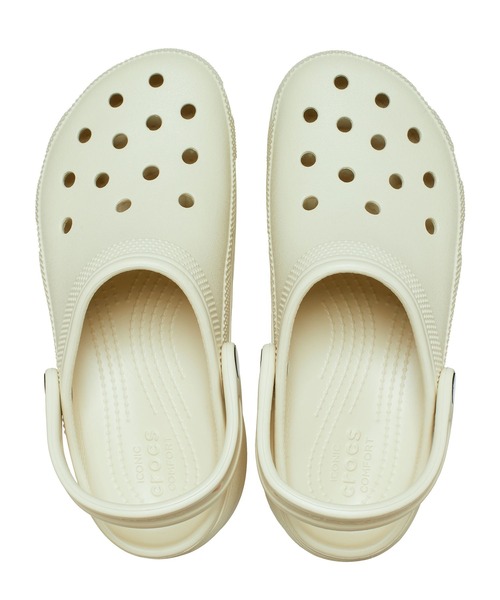 crocs(クロックス)の「Crocs Classic Platform Clog W / クロックス クラシック プラットフォーム クロッグ ウィメン(サンダル・レディース・ベージュ・6/9/8/7)」の5枚目の写真