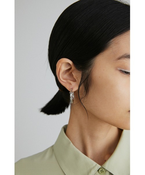 STYLEMIXER（スタイルミキサー）の「ツイストフープピアス（ピアス（両耳用）・レディース・シルバー/ゴールド・FREE）」の3枚目の写真