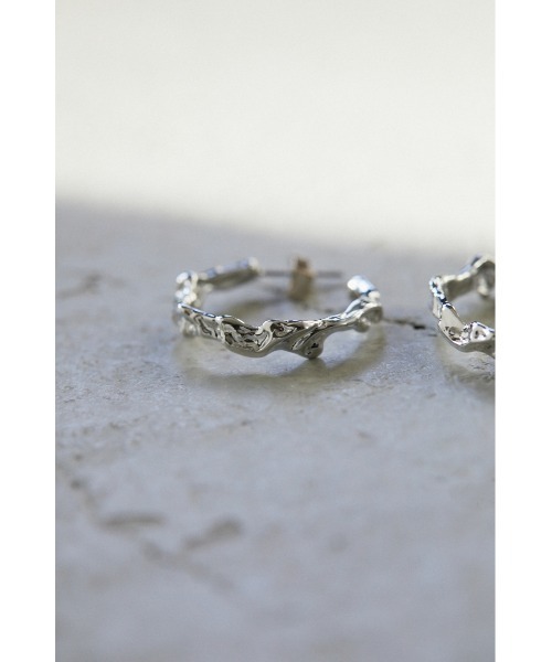 STYLEMIXER（スタイルミキサー）の「ツイストフープピアス（ピアス（両耳用）・レディース・シルバー/ゴールド・FREE）」の6枚目の写真