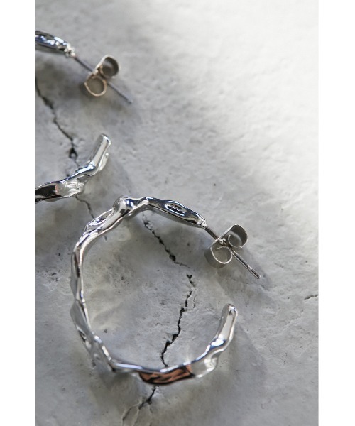 STYLEMIXER（スタイルミキサー）の「ツイストフープピアス（ピアス（両耳用）・レディース・シルバー/ゴールド・FREE）」の7枚目の写真