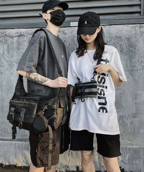 .KOM（ドットコム）の「A'GEM/9 × .kom『.kom/ドットケーオーエム』スモールバッグセット ショルダーバッグ（ショルダーバッグ・メンズ・ブラック/グレー・FREE）」の4枚目の写真