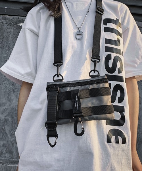 .KOM（ドットコム）の「A'GEM/9 × .kom『.kom/ドットケーオーエム』スモールバッグセット ショルダーバッグ（ショルダーバッグ・メンズ・ブラック/グレー・FREE）」の18枚目の写真