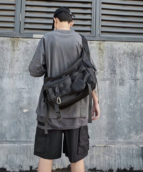 .KOM（ドットコム）の「A'GEM/9 × .kom『.kom/ドットケーオーエム』スモールバッグセット ショルダーバッグ（ショルダーバッグ・メンズ・ブラック/グレー・FREE）」の10枚目の写真