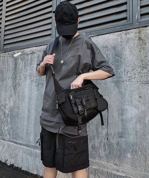 .KOM（ドットコム）の「A'GEM/9 × .kom『.kom/ドットケーオーエム』スモールバッグセット ショルダーバッグ（ショルダーバッグ・メンズ・ブラック/グレー・FREE）」の11枚目の写真