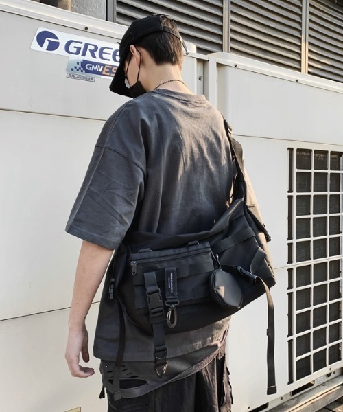 .KOM（ドットコム）の「A'GEM/9 × .kom『.kom/ドットケーオーエム』スモールバッグセット ショルダーバッグ（ショルダーバッグ・メンズ・ブラック/グレー・FREE）」の12枚目の写真