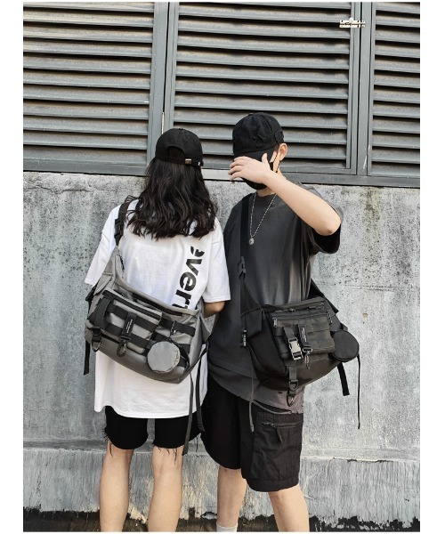 .KOM（ドットコム）の「A'GEM/9 × .kom『.kom/ドットケーオーエム』スモールバッグセット ショルダーバッグ（ショルダーバッグ・メンズ・ブラック/グレー・FREE）」の6枚目の写真