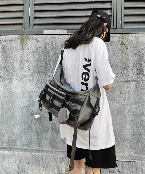 .KOM（ドットコム）の「A'GEM/9 × .kom『.kom/ドットケーオーエム』スモールバッグセット ショルダーバッグ（ショルダーバッグ・メンズ・ブラック/グレー・FREE）」の20枚目の写真