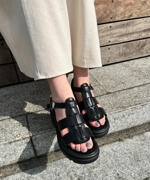 Chez toi(シェトワ)の「ボリュームグルカサンダル(サンダル・レディース・ブラック/オフホワイト・S/M/L)」の2枚目の写真